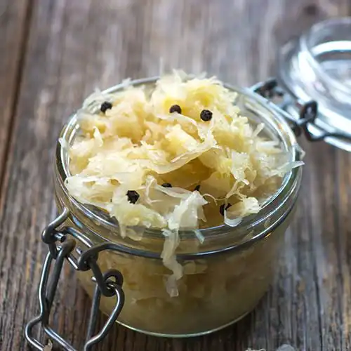 Goulash van hamlappen met zuurkool