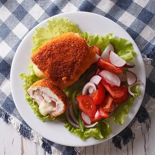 Kalkoen cordon bleu met een sesamkorstje