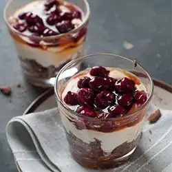 Tip: Kersen trifle met bitterkoekjes