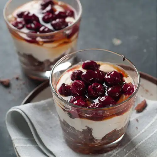 Kersen trifle met bitterkoekjes