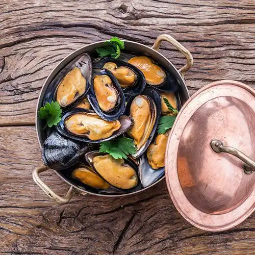 Kruidenomeletje gevuld met mosselragout