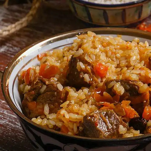 Pilav met paprika en lamsvlees