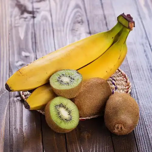 Salade van banaan, kiwi en passievruchten