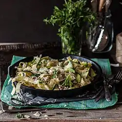 Tip: Tagliatelle met gerookte kip en courgette