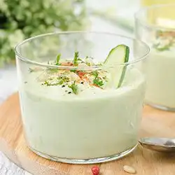 Tip: Avocadosoep met prei en garnalen
