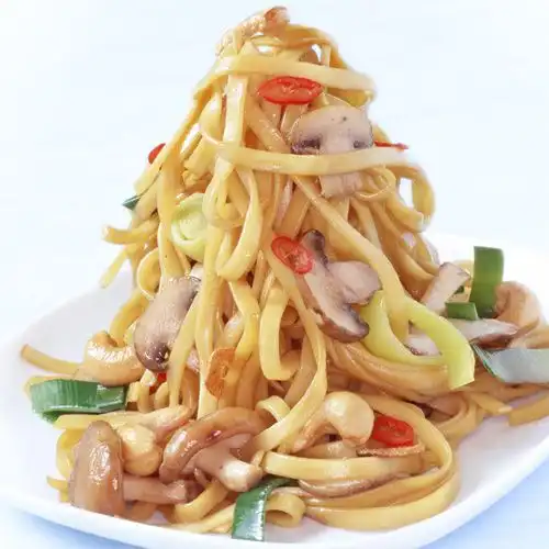 Bami met paddenstoelen en cashewnoten