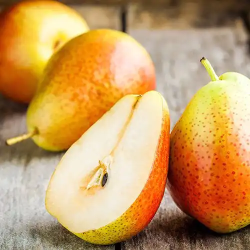 Gegratineerde peerwaaier met amandelen