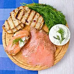 Tip: Gerookte zalm met tzatziki
