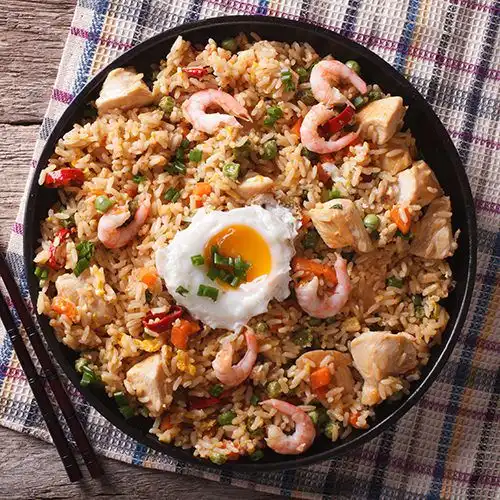 Nasi goreng met ham en garnalen